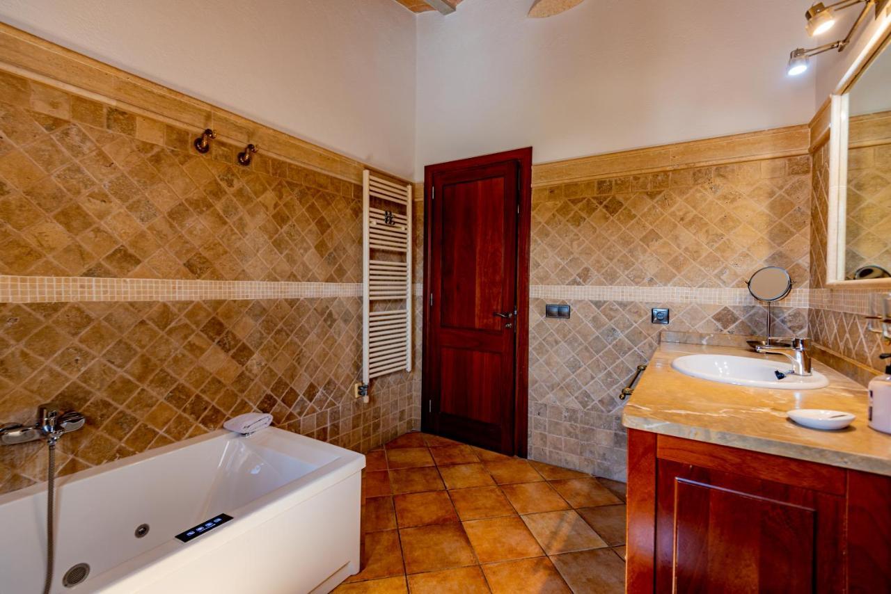 Villa In Center Of Pollensa With Pool And Jacuzzi ภายนอก รูปภาพ